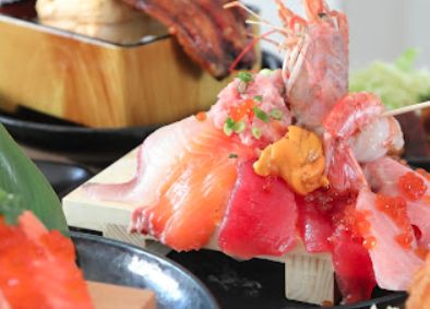 魚屋、新鮮な海産物が手に入る...