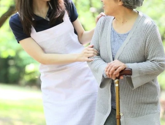 老人ホームや施設、介護全般について