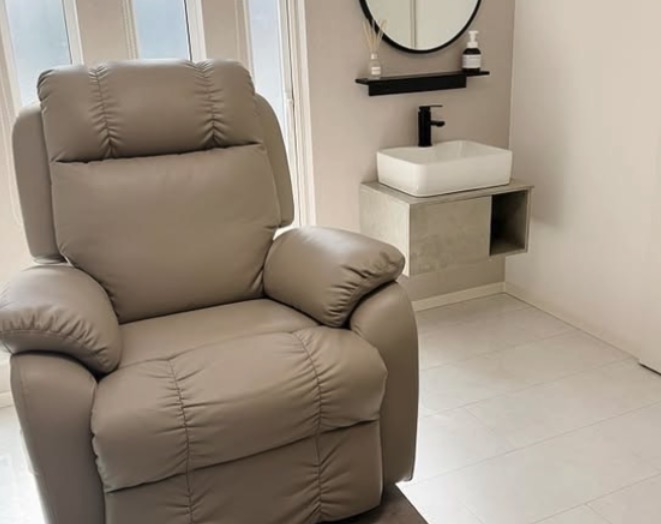 フェイシャル、メイク、ネイルサロン