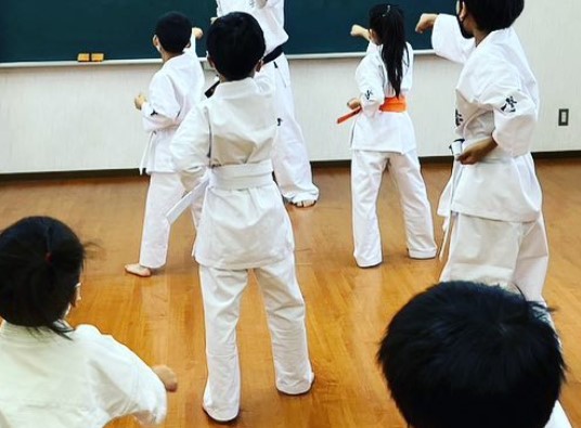 各種スポーツ施設（運動公園、...