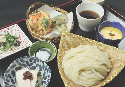 うどん屋、そば屋！ ここがウ...